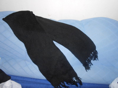 Шапка и шарфик вязанные черного цвета