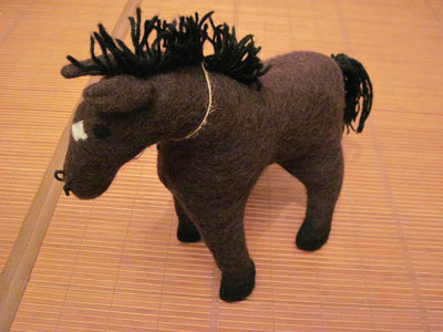 Игрушка шерстяная Amica Accessories лошадка коричневая новая