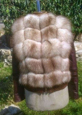 Куртка из натуральной кожи и натуральным мехом песца