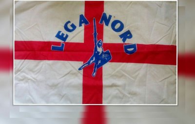 Флаг английского клуба Lega Nord. Размер полотна 78см х 49см