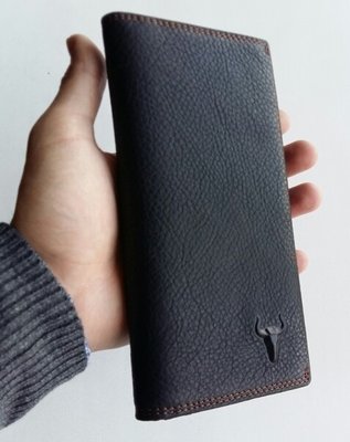 практичный вместительный мужской кошелёк из плотной натуральной кожи с восковой пропиткой