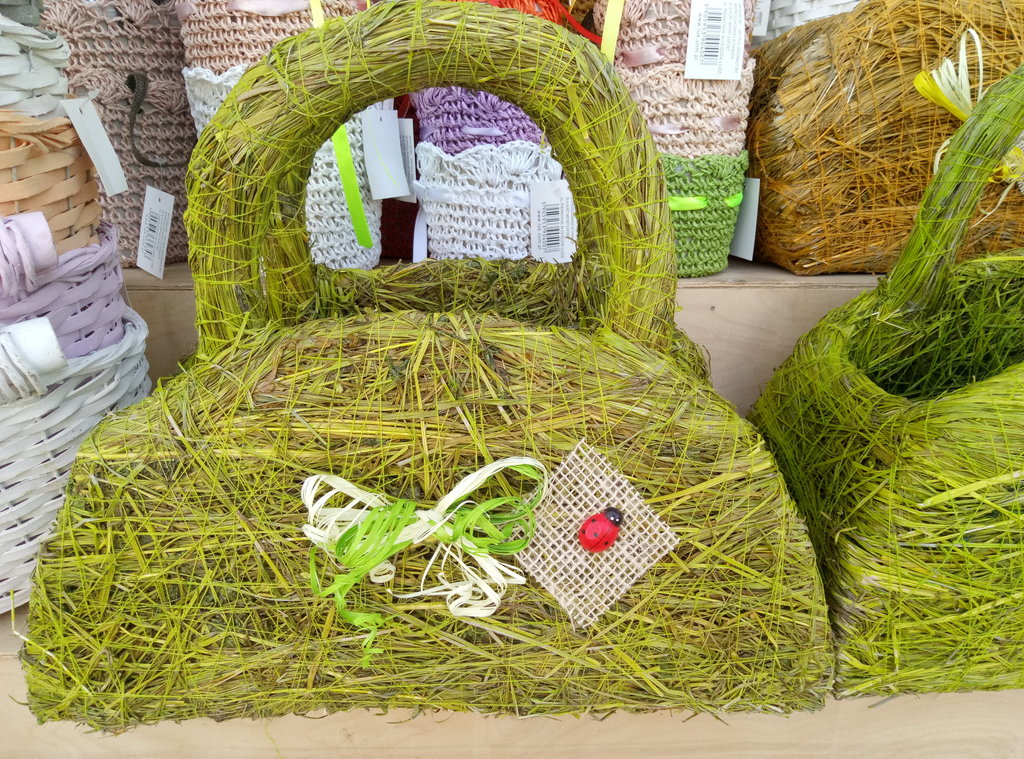 Декоративное сено. Декоративное сено для подарков. Кашпо из сена. Корзинка из сена.