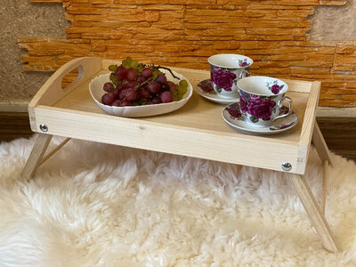 Деревянный столик для завтрака в постель