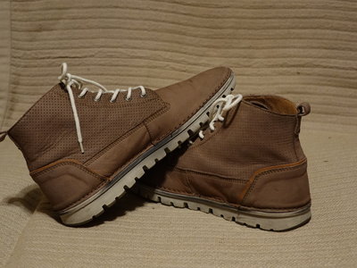 Очень легкие фирменные кожаные ботинки Weinbrenner by Bata Швейцария. 43 р