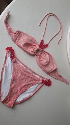 Купальник Victoria's Secret, размер М, бандо, розовый, коралловый, с цепью, ярким принтом виктория