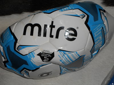 шикарный подростковый игровой футбольный мяч Mitre Training Quality 5