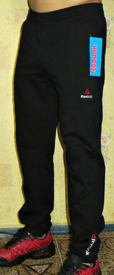 Коллекция летних спортивных штанов Reebok прямые, на манжете - синие, черные, светло-серые.