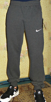 Летние спортивные штаны Nike на манжете темно - серые.