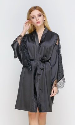 Шелковый черный халат Serenade 311 с широким кружевным рукавом