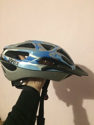 Стильный легкий спортивный велосипедный шлем Uvex