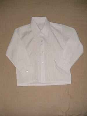 Продам в идеальном состоянии,фирменную ,белоснежную рубашку 2-4 года.