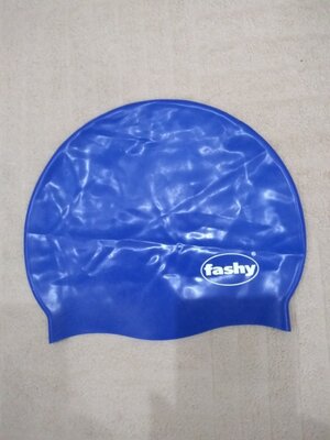 Продам новую, фирменную Fashy, шапочку для плавания.