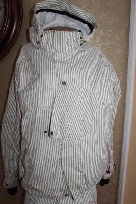 Below Zero горнолыжный костюм куртка длина по спинке - 74 см., пог - 62 см., поб - 60 см., длина