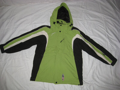 Куртка термо Iguana Германия на рост 152-158 см на 12-13 лет.Зимняя, на утеплителе . Капюшон на молн