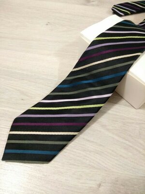 Фирменный шелковый мужской галстук. Чоловіча краватка з шовку.