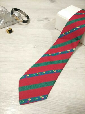 Эксклюзивный стильный шелковый галстук.