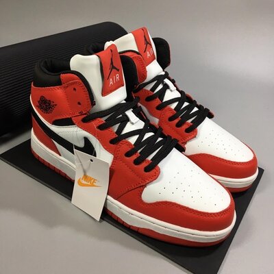 Мужские кроссовки Nike Air Jordan 1 Retro .