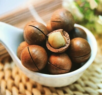 Орехи Макадамия 1кг Китайская макадамия пряная, молочного цвета, имеет карамельный привкус.
