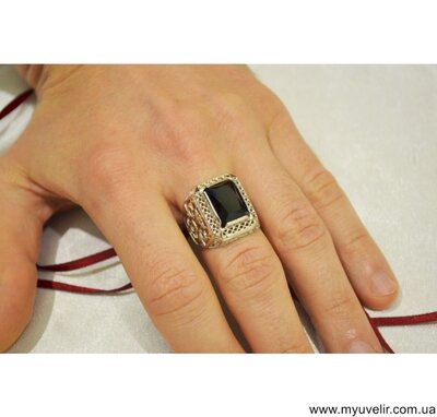 Мужское кольцо с большим камнем из серебра