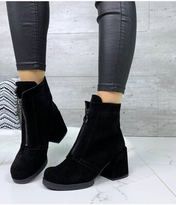 Женские черные натуральные замшевые, кожаные ботинки на широком обтяжном каблуке на молнии