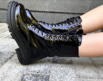 Женские чёрные натуральные лакированные высокие ботинки на шнуровке натуральная лаковая кожа наплак
