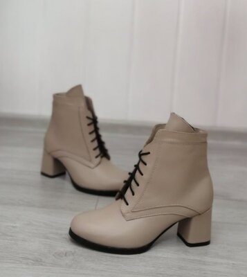 Женские бежевые натуральные кожаные ботинки ботильоны на среднем каблуке шнурках натуральная кожа