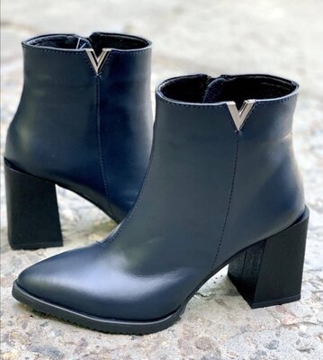 Женские синие натуральные кожаные остроносые ботинки ботильоны на каблуке натуральная кожа деми кожи