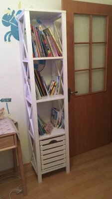 Деревянный стеллаж ящик, покрашено в белый цвет, в детскую комнату