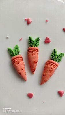 Сахарная морковка  для украшения кондитерских изделий