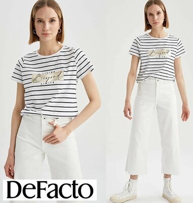 Белая женская футболка Defacto / Дефакто в синюю полоску Living beyond limits