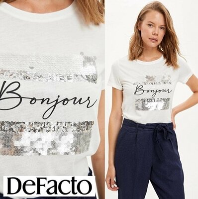 Белая женская футболка Defacto / Дефакто с принтом Bonjour и паетками