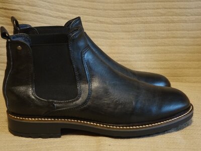 Черные фундаментальные кожаные полусапожки-челси Bata Швейцария 42 р. 28,5 см.