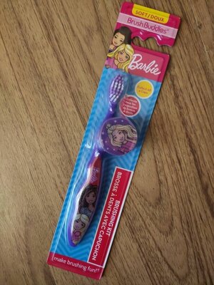 Детская зубная щетока с колпачком Barbie Барби.