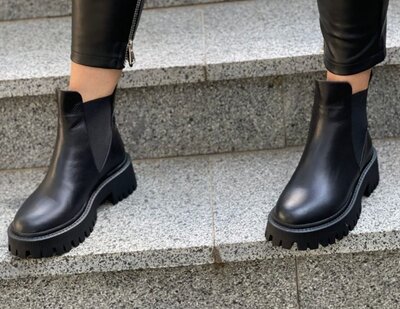 Женские зимние чёрные натуральные кожаные ботинки челси на массивной подошве из натуральной кожи