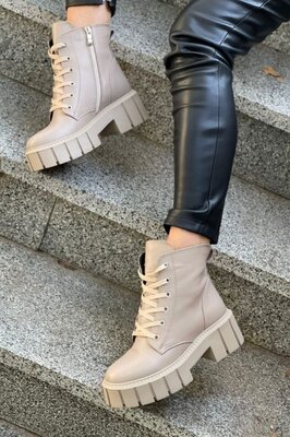 Женские зимние бежевые натуральные кожаные ботинки на массивной подошве шнурках молнии из кожи кожа