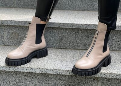 Женские зимние бежевые натуральные кожаные ботинки челси с молнией спереди на массивной подошве из
