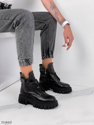 Демісезонні жіночі шкіряні чорні черевики на тракторній товстій підошві, натуральна шкіра