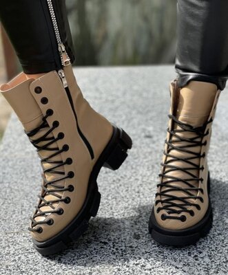 Женские зимние бежевые натуральные кожаные ботинки на шнуровке спереди молнии низкой подошве из кожи