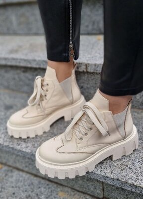 Женские зимние бежевые натуральные кожаные ботинки на шнурках резинках массивной бежевой подошве из
