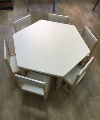 Стол шестигранный. Комплект шестигранный стол и 6 стульев. Столик и стульчик. Стол детский и стул