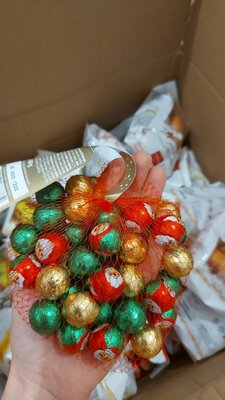 Продано: Merry Christmas Praliny - шоколадні кульки з праліне, 180 гр.