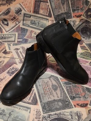 Стильные демисезонные черные ботинки челси Clarks. Размер 41,5.