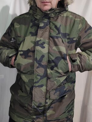 Новая стильная курточка в стилем милитари хаки Зима -осень бренд.H&M.хл.