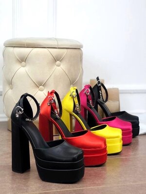 Женские высокие туфли Versace