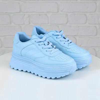 Блакитні кросівки