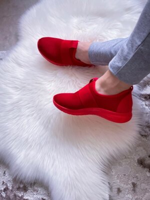 Женские кроссовки текстильные красные