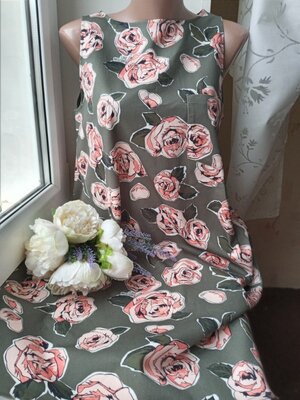 Love Moschino платье с розами хлопок 40 евро размер. Оригинал Новое