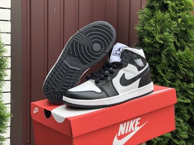 Кросівки підліток високі Nike Air Jordan, чорні з білим