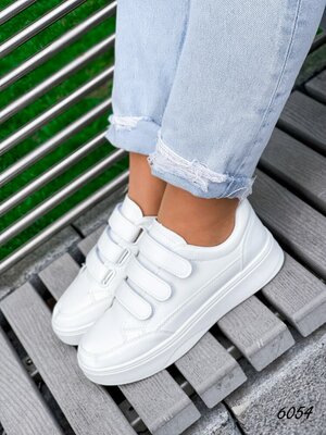 Продано: Кросівки жіночі Emma білі Код 6054 Матеріал екошкіра Колір білий підошва 3,5 см, спереду 2,5 с