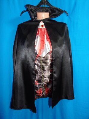 карнавальный костюм графа,вампира,р.S